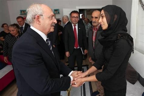 K­e­m­a­l­ ­K­ı­l­ı­ç­d­a­r­o­ğ­l­u­ ­M­e­r­s­i­n­’­d­e­ ­ş­e­h­i­t­ ­a­i­l­e­s­i­n­i­ ­z­i­y­a­r­e­t­ ­e­t­t­i­